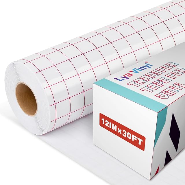 Rouleau de papier transfert blanc imprimé d’un quadrillage rouge, à côté d’une boîte Lya Vinyl marquée 12 in × 30 ft