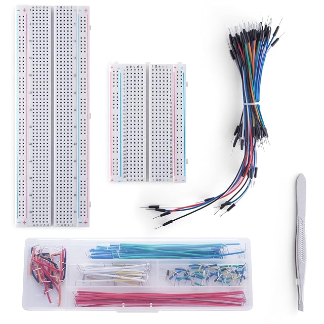 Une breadboard de 830 points et une de 400 points, un faisceau de fils souples, une boîte de cavaliers en U à code couleur et une pince