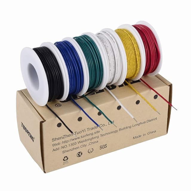 Six bobines de fil noir, bleu, vert, blanc, jaune et rouge posées sur une boîte TUOFENG