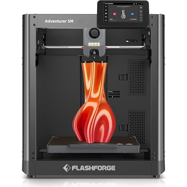 Imprimante 3D CoreXY Flashforge Adventurer 5M avec un vase imprimé sur son plateau