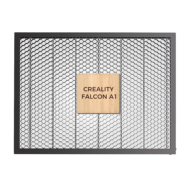 Plateau nid d’abeille Creality dans un cadre sombre avec supports verticaux et une étiquette en bois marquée Creality Falcon A1