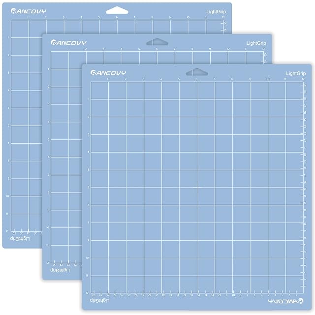 Trois tapis bleus RANCOVY LightGrip au quadrillage gradué jusqu’à 12 in et 30 cm