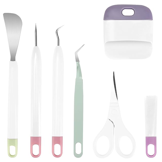 Spatule, pointe droite, crochet, pince verte, grattoir, ciseaux et un capuchon de ciseaux